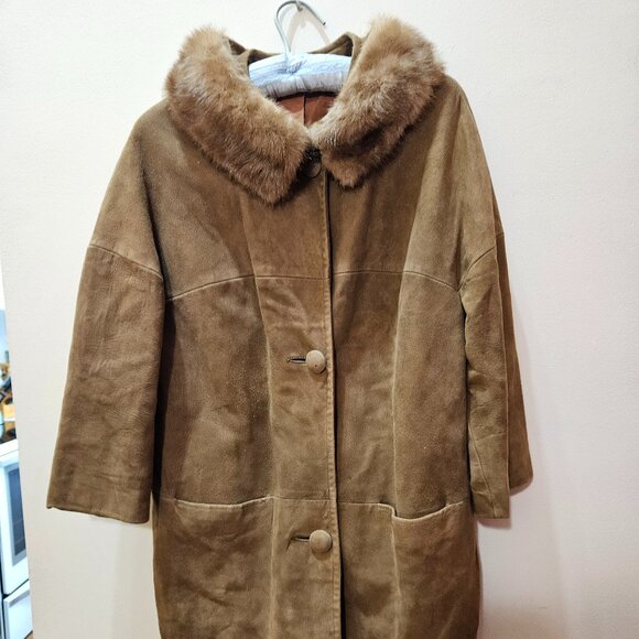 Vintage 1960s suede coat with fur collar - Picture 1 of 9